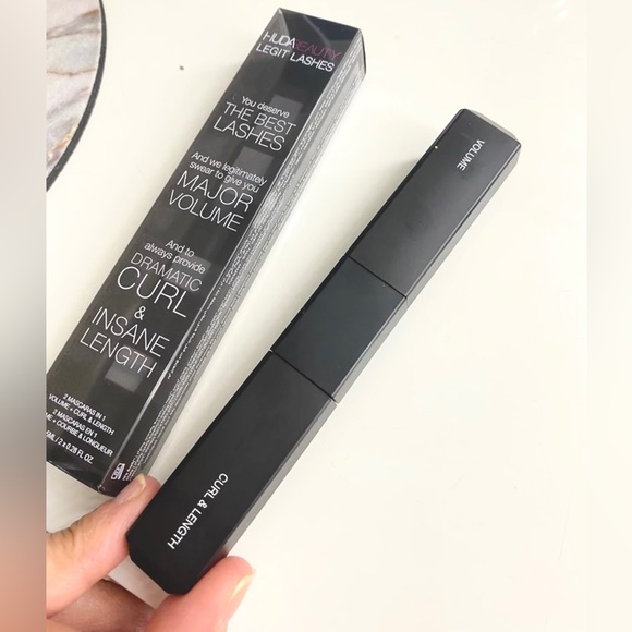 Huda Beauty Legit Lashes Mascara Very Vanta ( Extreme Black). - Picture 2 of 3